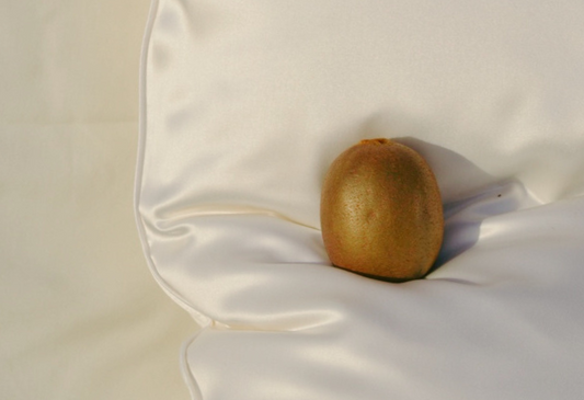 5 Evidence-Based Benefits of Sleeping on Silk